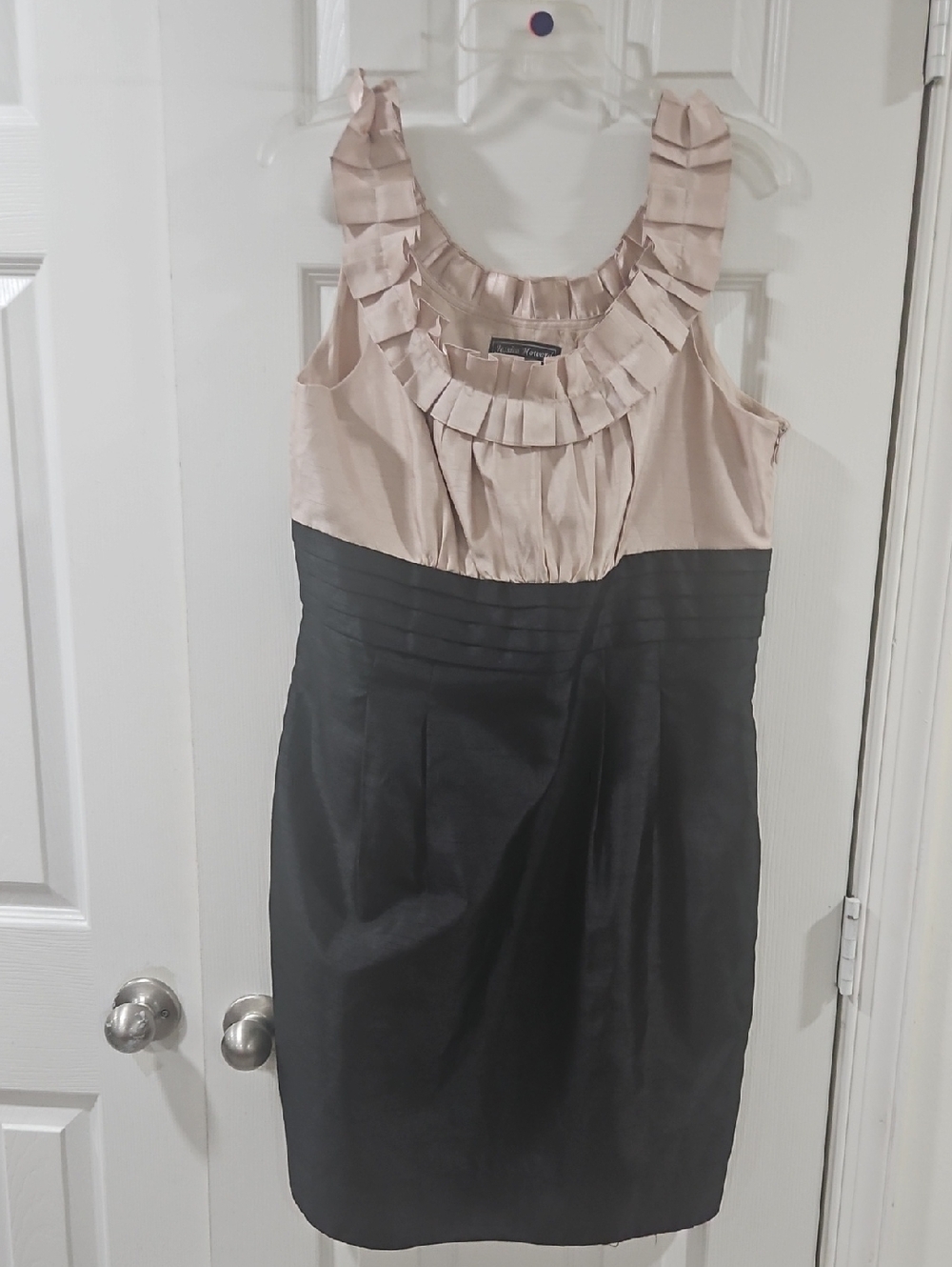 Jessica Howard Two-Tone Ruffle Scoop Midi Dress - Taupe & Black